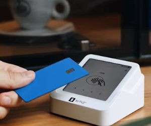 Forex menawarkan peluang untuk mendapat keuntungan daripada turun naik antara mata wang global dalam pasaran sangat cair yang berdagang 24 jam sehari, tetapi ia juga merupakan arena berisiko tinggi disebabkan oleh leverage, turun naik mendadak dan kesan berita makroekonomi; kuncinya ialah berdagang dengan strategi yang jelas, pengurusan risiko yang ketat dan hanya dengan modal anda mampu rugi tanpa menjejaskan kestabilan kewangan anda.